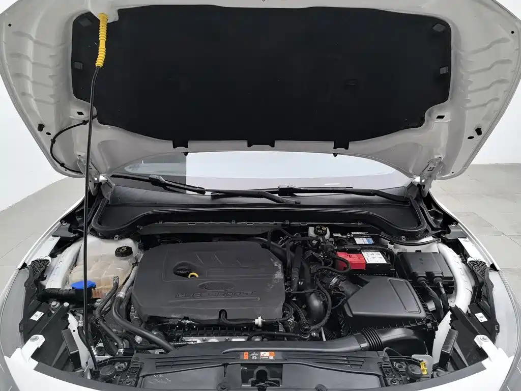 Ford Focus 2023 2022 Sedan EcoBoost 180 Automatic ST Line