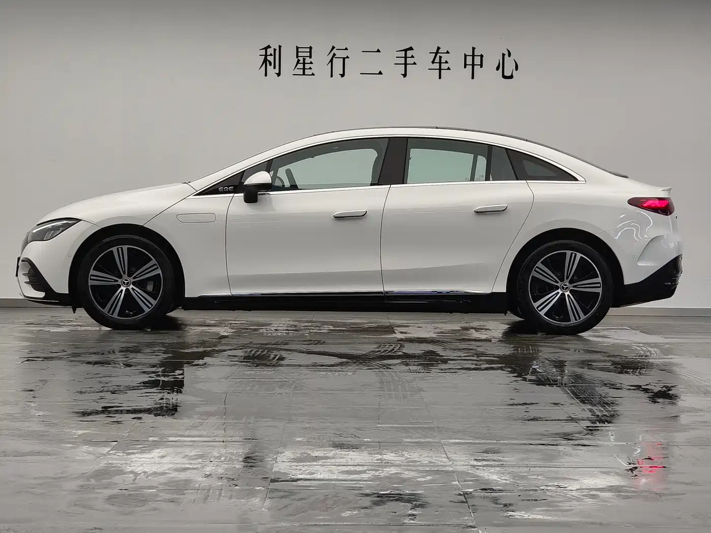 Mercedes-Benz EQE 2025 Model 500 4MATIC Luxury Edition фото 8