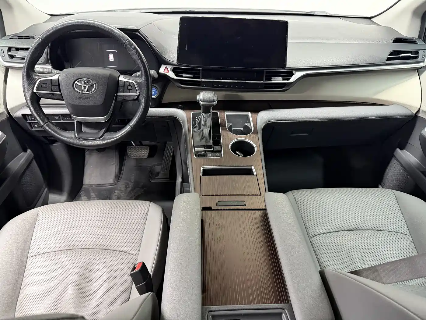 Toyota Granvia 2024 2.5L Hybrid Premium PLUS фото 4