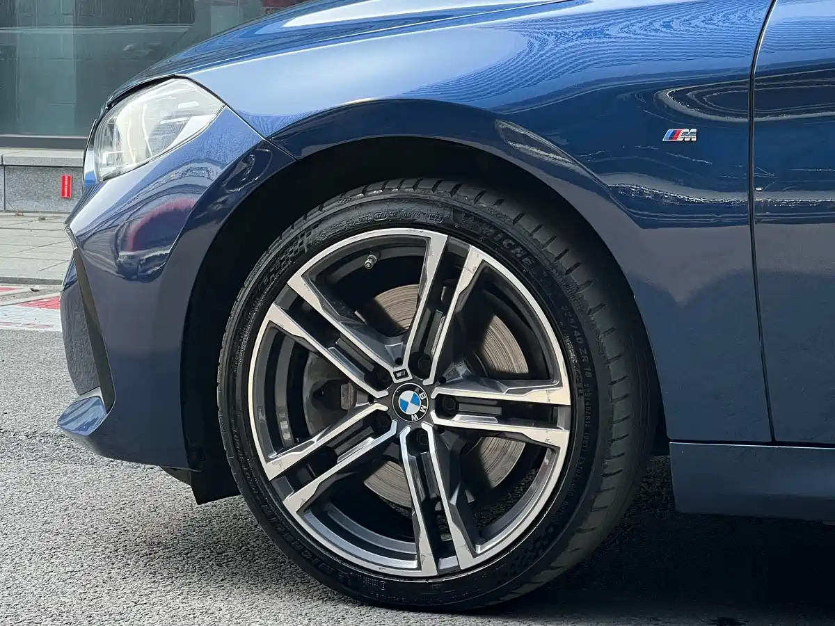 BMW 1 Series 2021 125i M Sport Black Night Edition фото 17