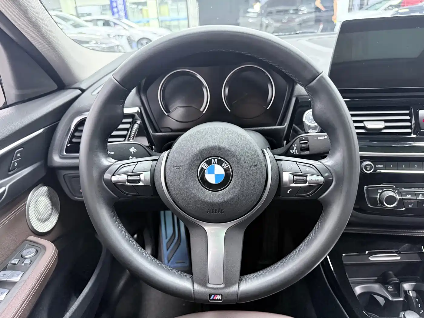 BMW 1 Series 2022 120i M Sport Shadow Edition фото 14