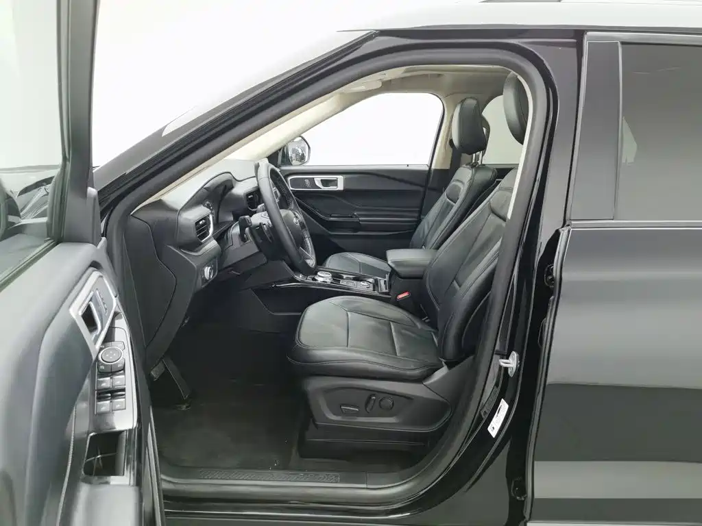 Фото 10 - Ford Explorer