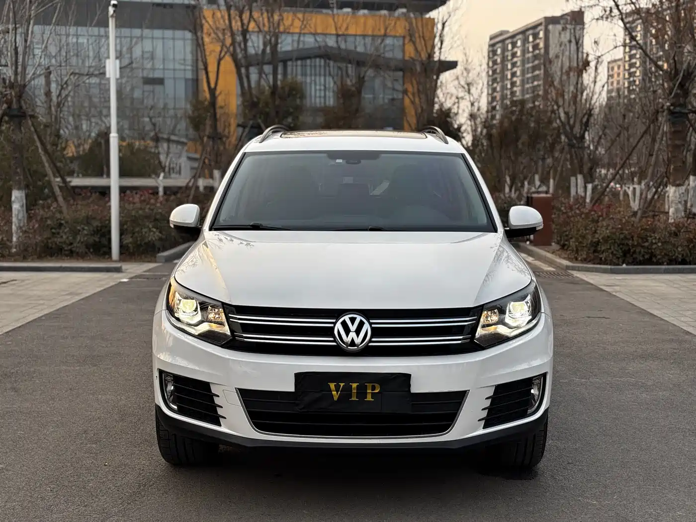 VOLKSWAGEN TIGUAN