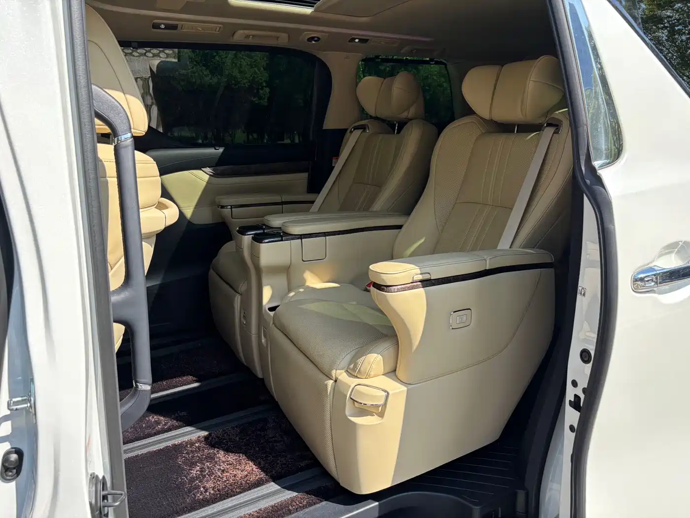 Toyota Vellfire 2023 Crown Hybrid 2.5L HV Premium фото 9