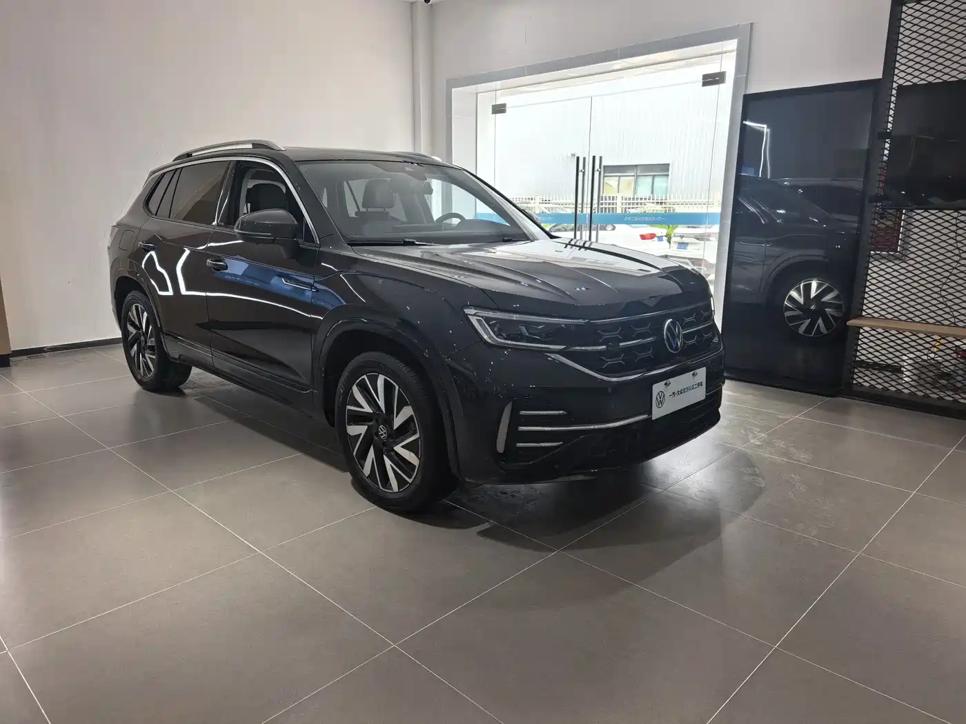 Volkswagen Tayron 2023 330TSI 2WD R-Line High-Performance Edition фото 3