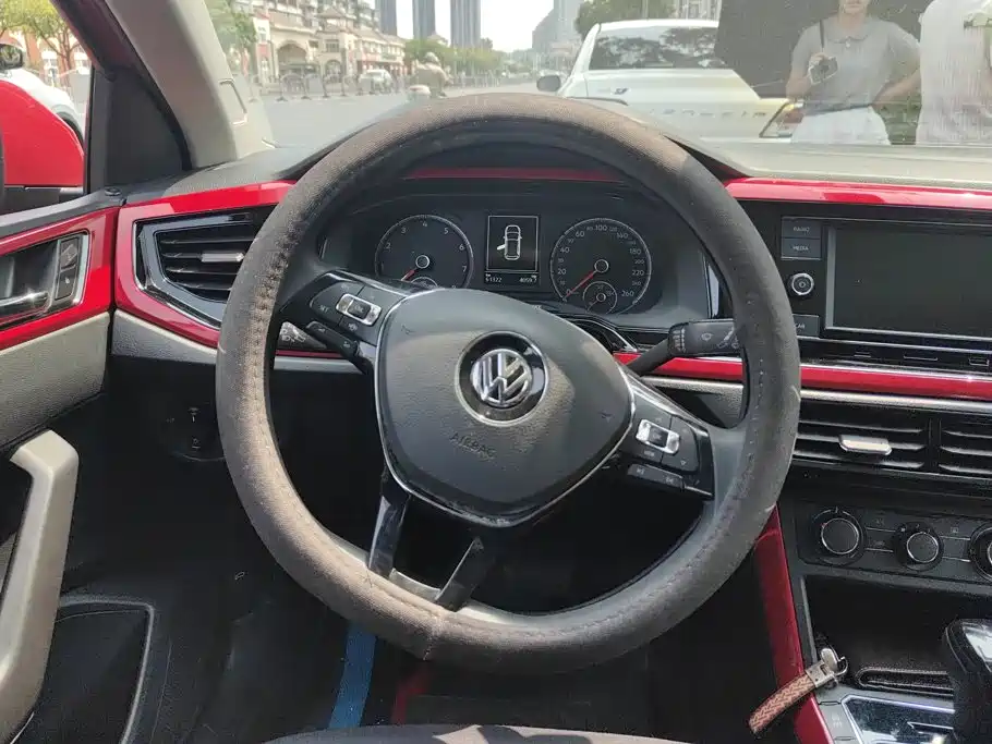 صورة 15 - Volkswagen Polo