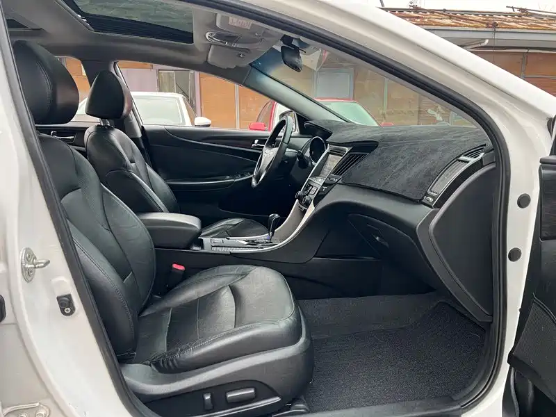 Hyundai Sonata 2011 2.0L Auto Supreme Edition фото 9