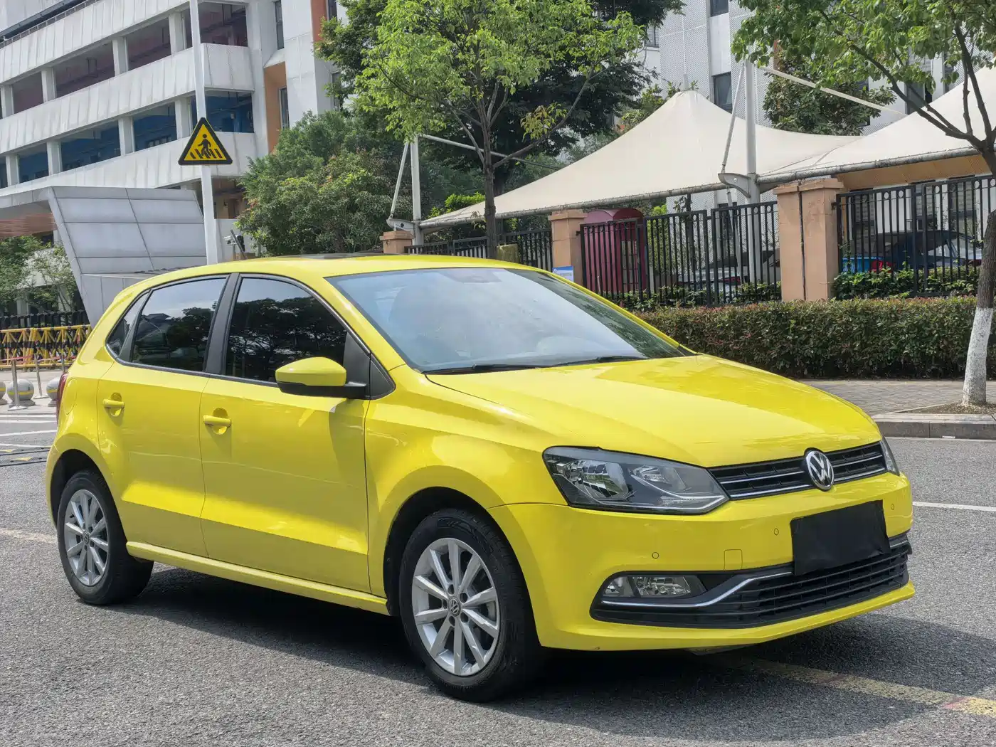 Volkswagen Polo 2014 1.6L Automatic Luxury Edition фото 2