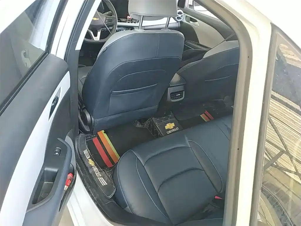 CHEVROLET CRUZE