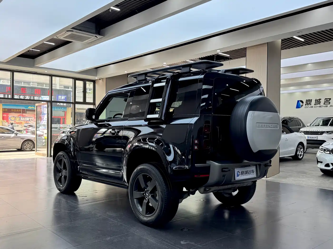 Land Rover Defender 2022 90 2.0T P300 X-DYNAMIC HSE фото 12