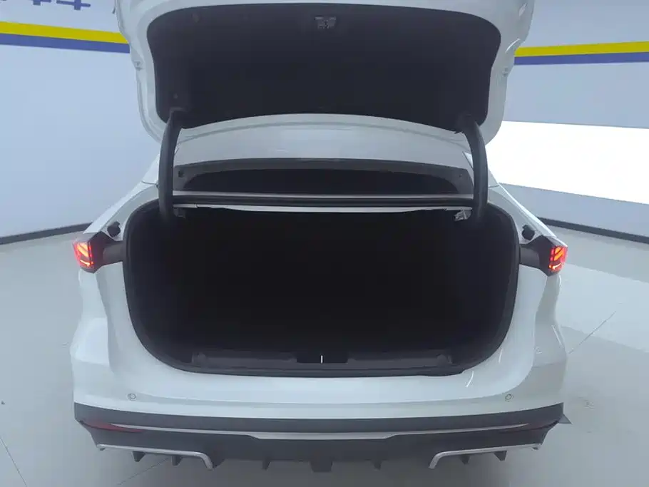 Geely Galaxy Galaxy L6 2025 2025 EM-i 140km Starship Edition
