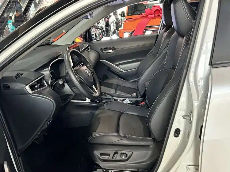 Toyota Frontlander 2022 2.0L CVT Luxury PLUS Edition фото 5