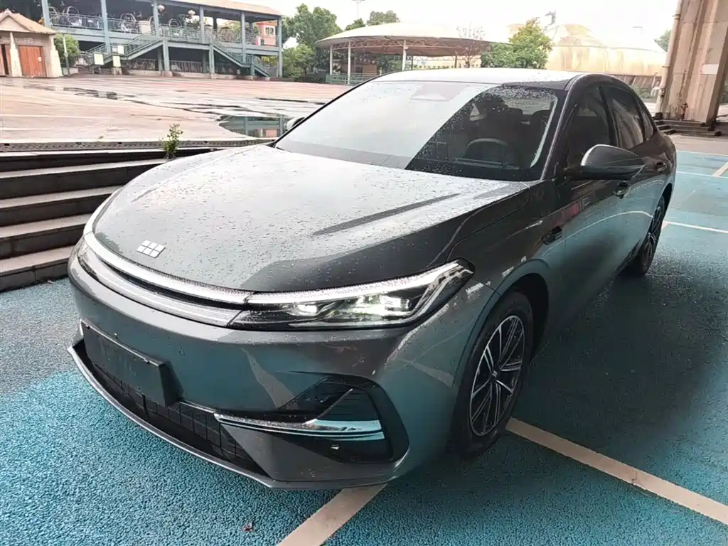 Geely Galaxy A7 2025 EM-i 70km Voyage Edition