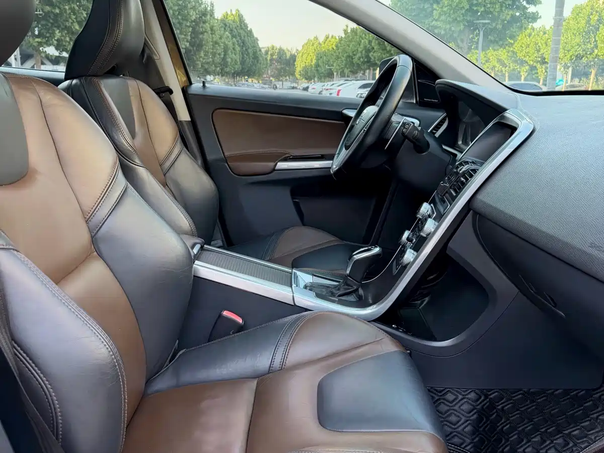 Volvo XC60 (Import) 2014 2015 T6 Momentum