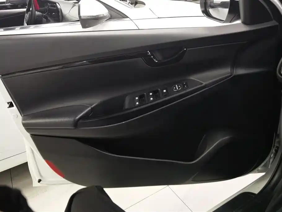 Hyundai Elantra 2020 1.6L Auto GL Pleasing Edition фото 7