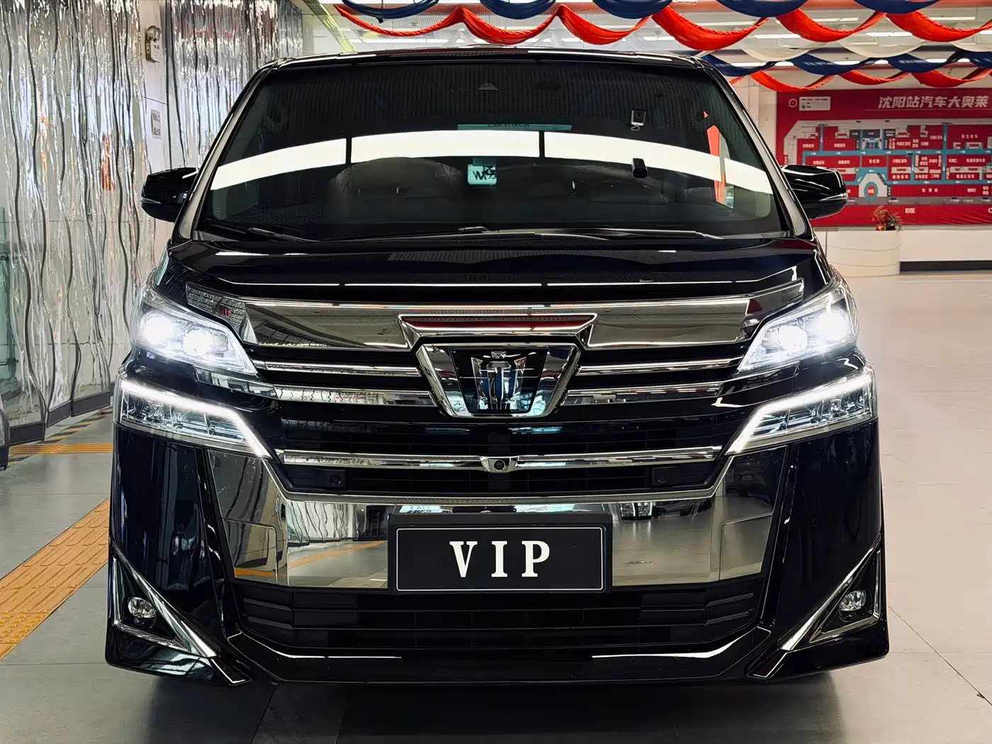 Toyota Vellfire 2021 Crown Hybrid 2.5L HV Premium Edition фото 2