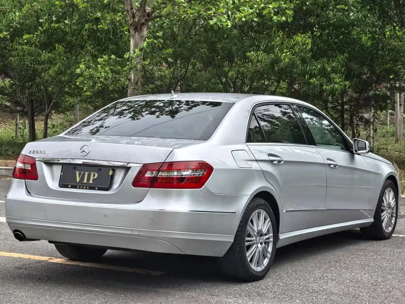 Mercedes-Benz E-Class 2013 Model E 260 L CGI Fashion фото 6