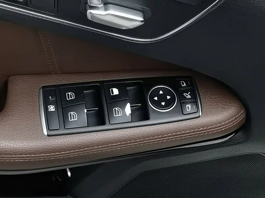 صورة 9 - Mercedes-Benz E-Class