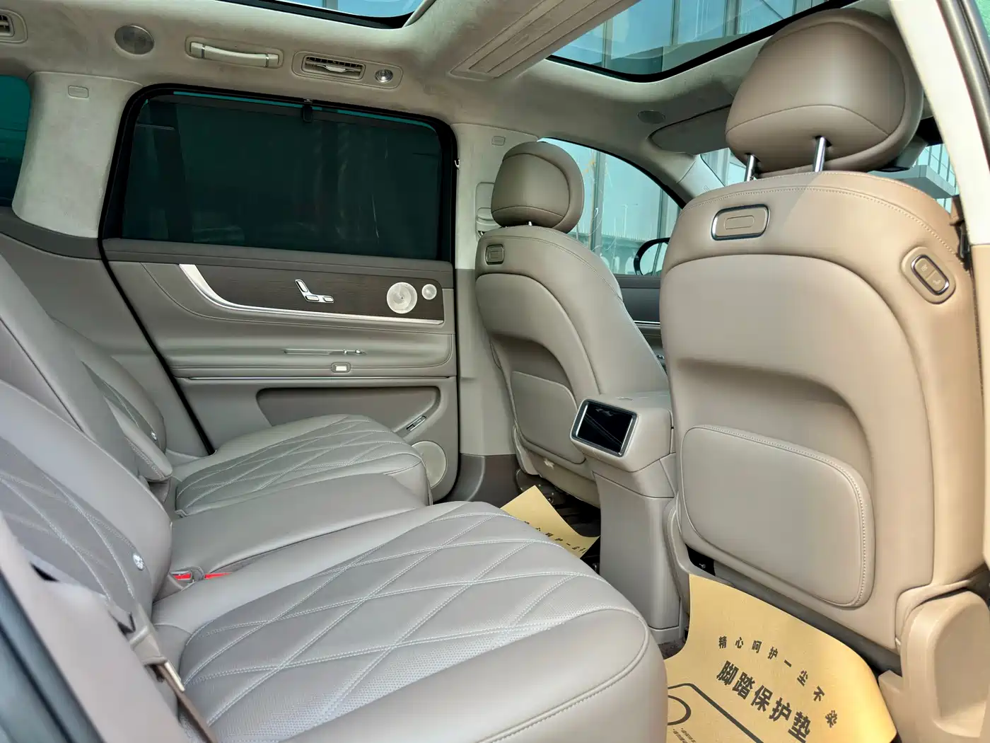 AITO Wenjie AITO M9 2025 Extended Range Ultra 52kWh 5-Seater фото 15