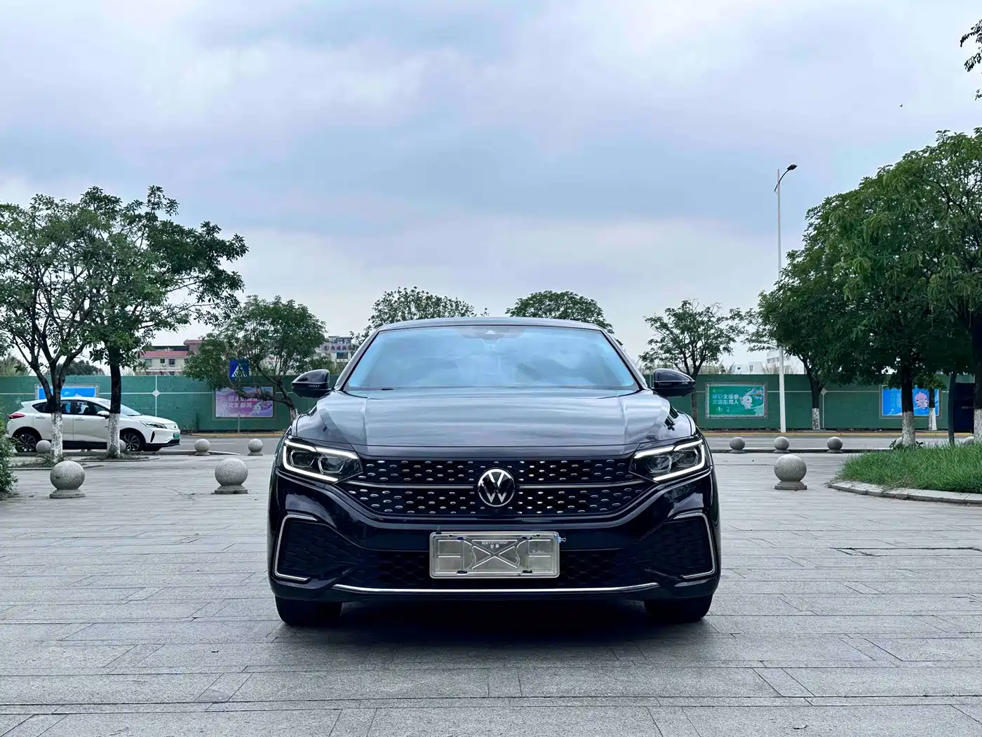 Volkswagen Passat 2023 330TSI Starlight Luxury Edition фото 2