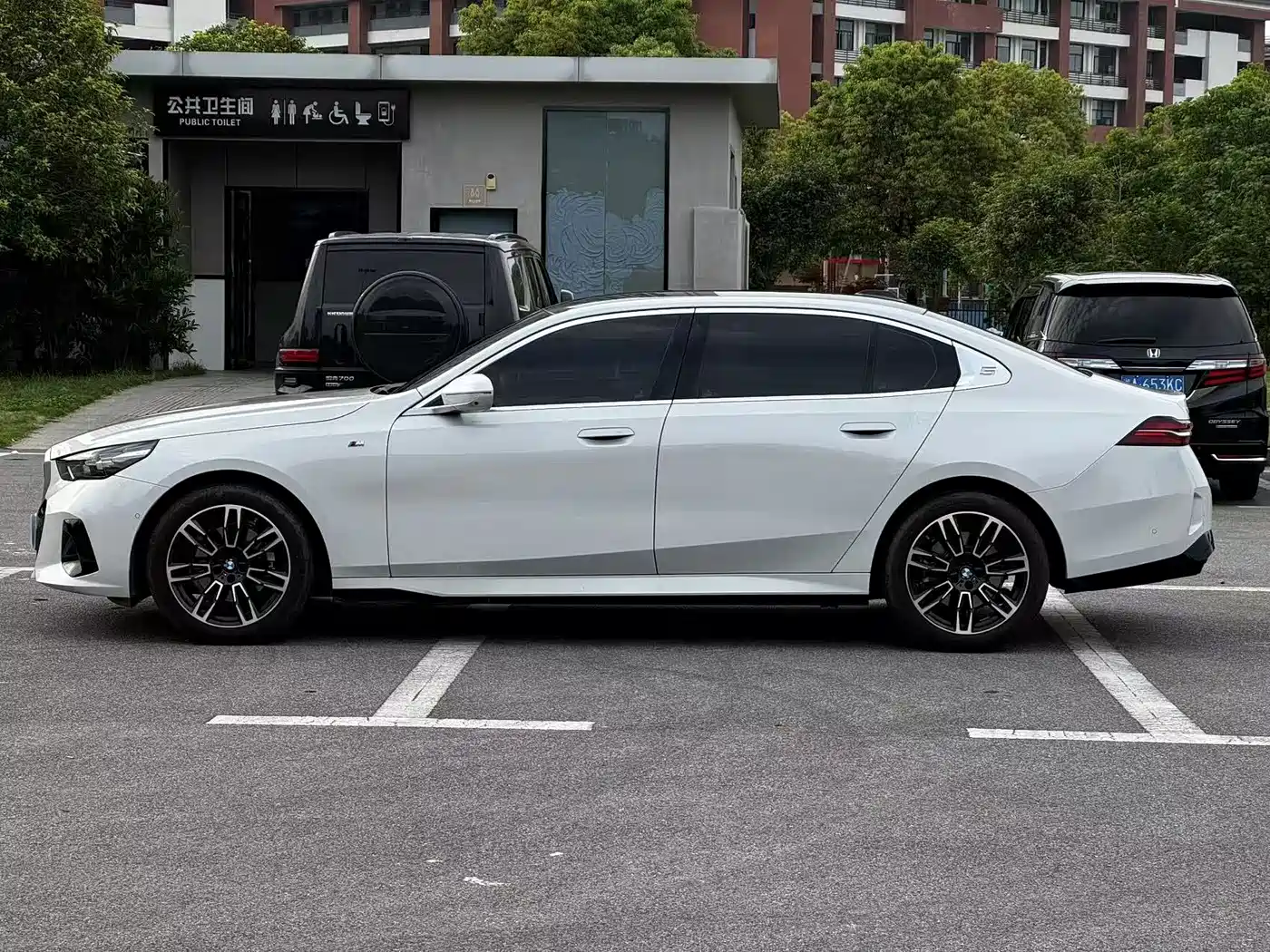 BMW 5-SERIES