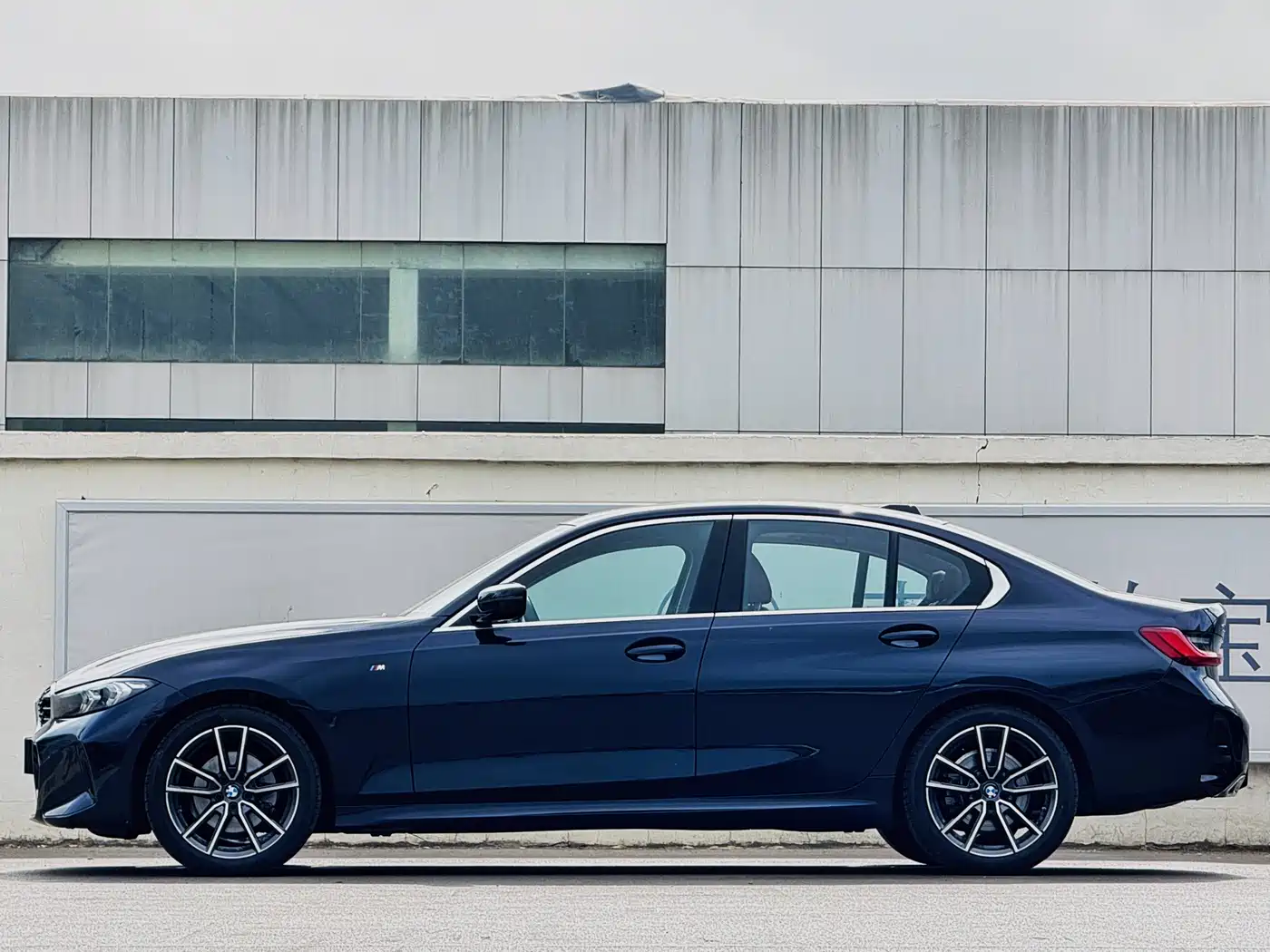 BMW 3 Series 2025 325i M Sport Package фото 3