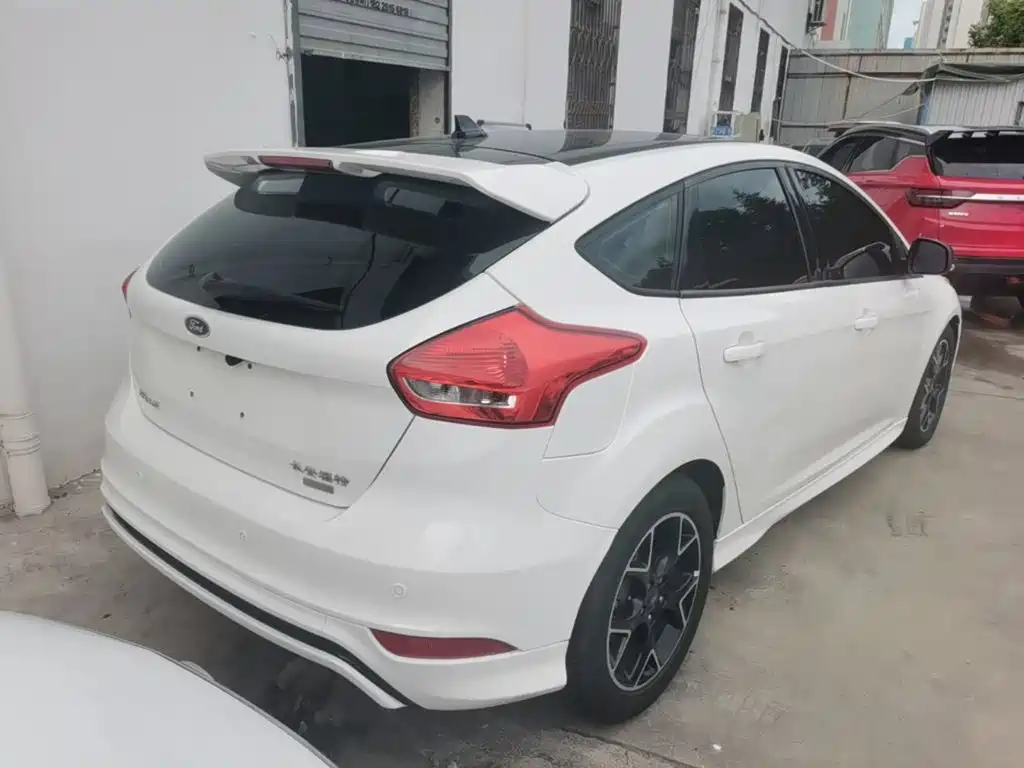 Фото 7 - Ford Focus