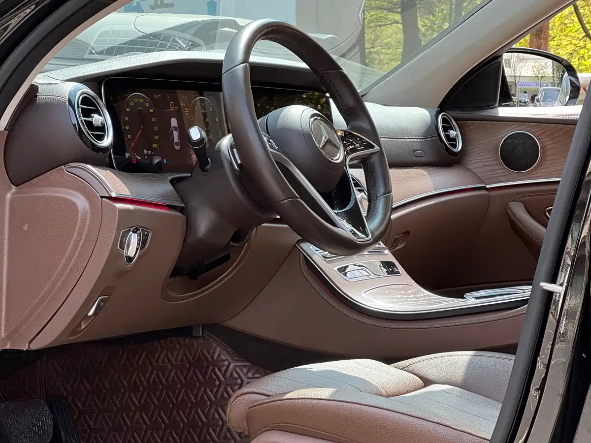 MERCEDES-BENZ E CLASS