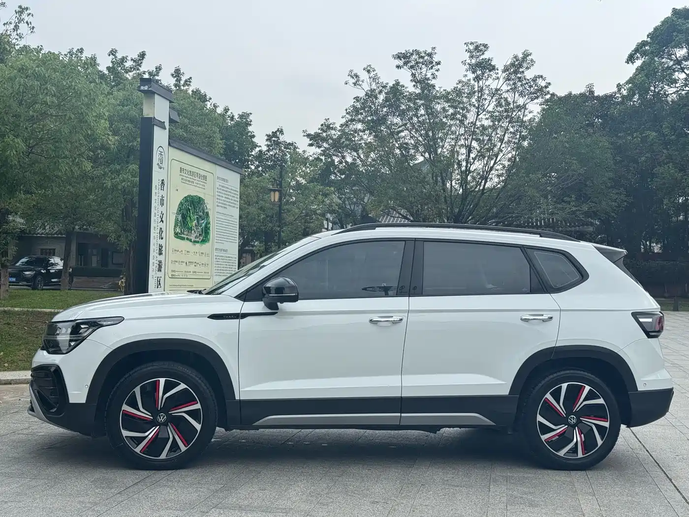 Volkswagen Tharu 2024 300TSI 2WD Moon Premium Edition фото 4