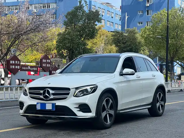 MERCEDES-BENZ GLC
