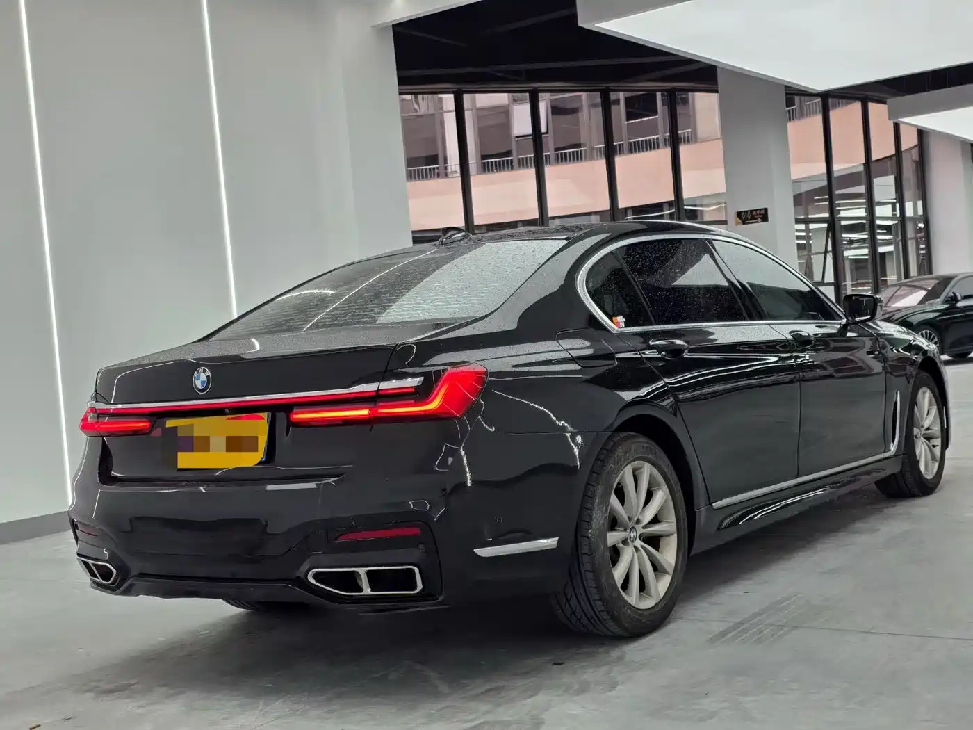 BMW 7 Series 2016 730Li Leading фото 13
