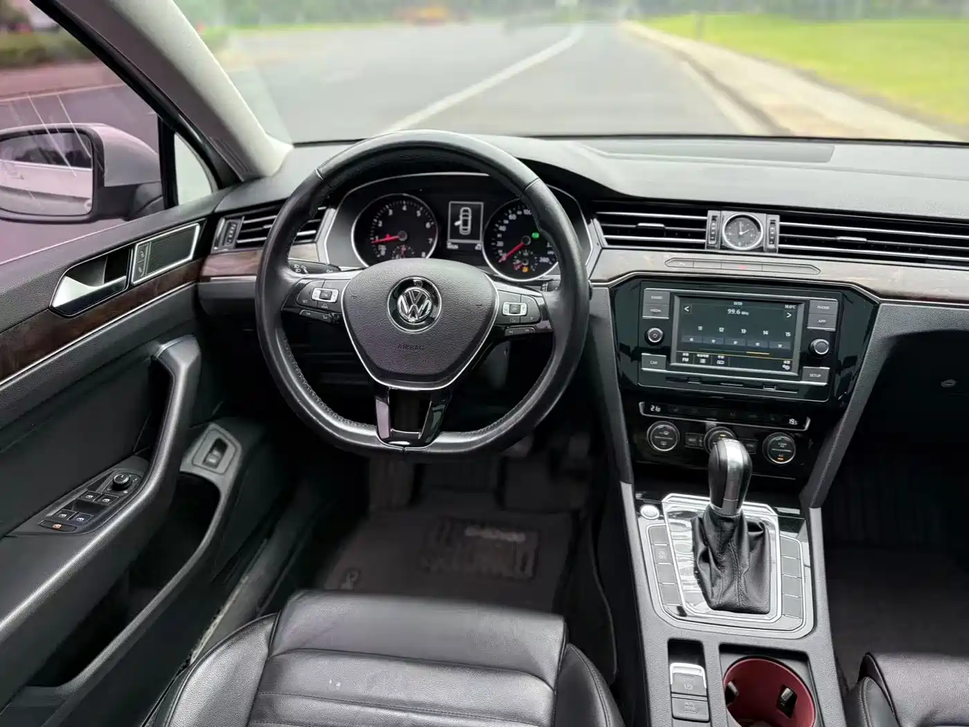 Volkswagen Magotan 2018 Facelift 330TSI DSG Luxury фото 4