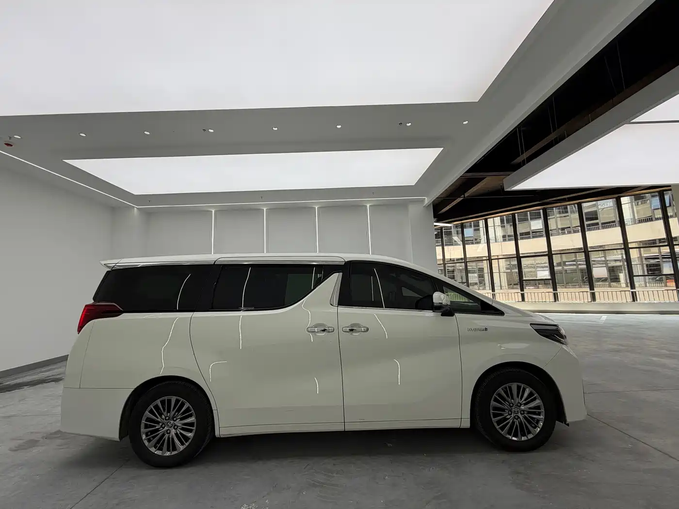 Toyota Alphard 2021 Hybrid 2.5L Premium фото 13