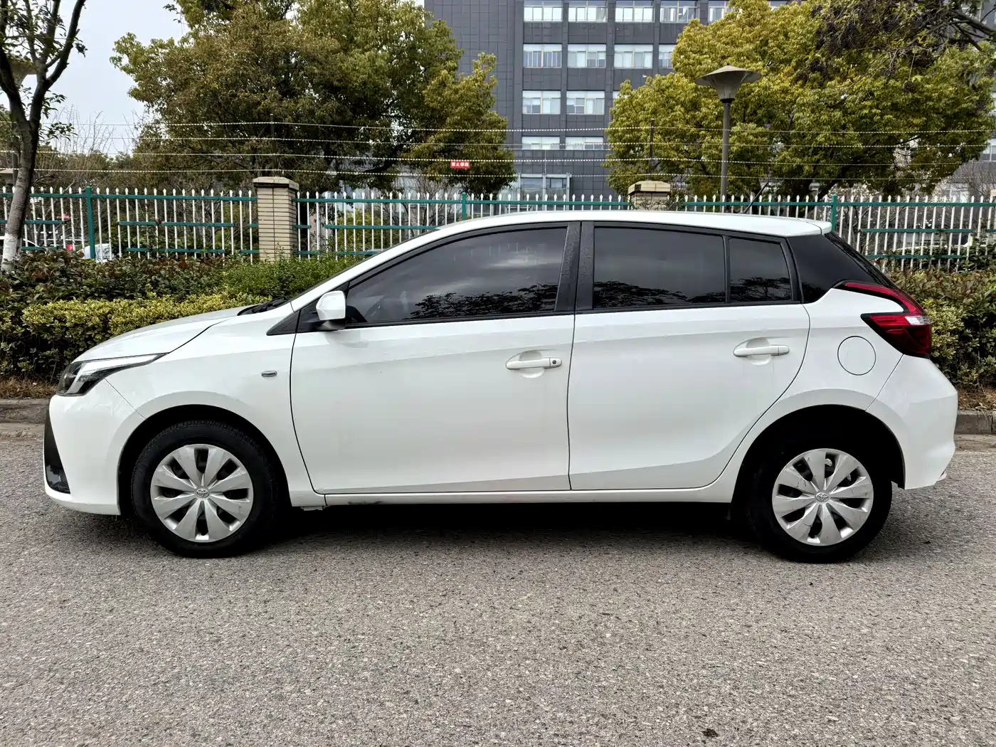 Toyota YARiS L Zhi Xuan 2016 Facelift 1.5E CVT Charming Edition фото 3