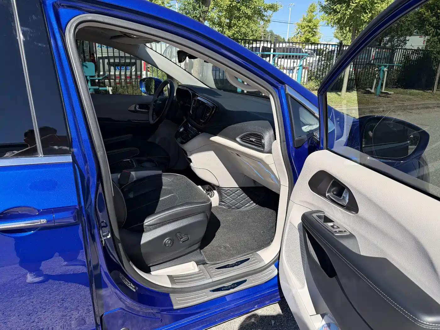 Chrysler Grand Voyager (Import) 2019 2017 3.6L Premium Edition
