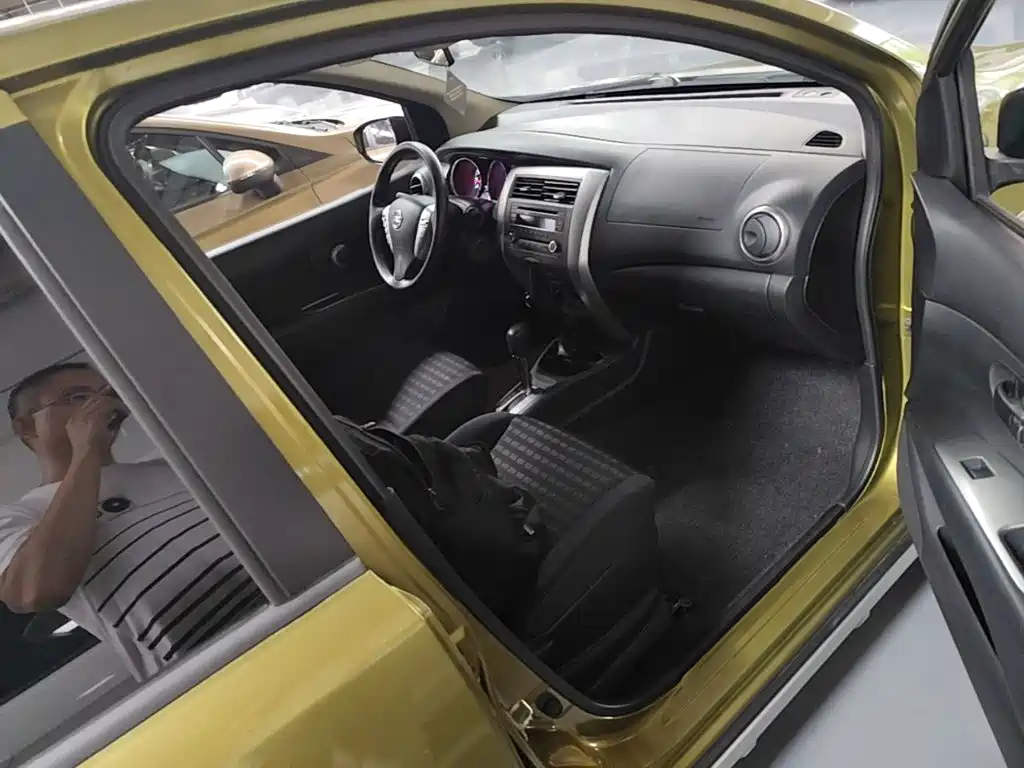 Nissan Livina 2014 2013 Sporty 1.6XV CVT Luxury