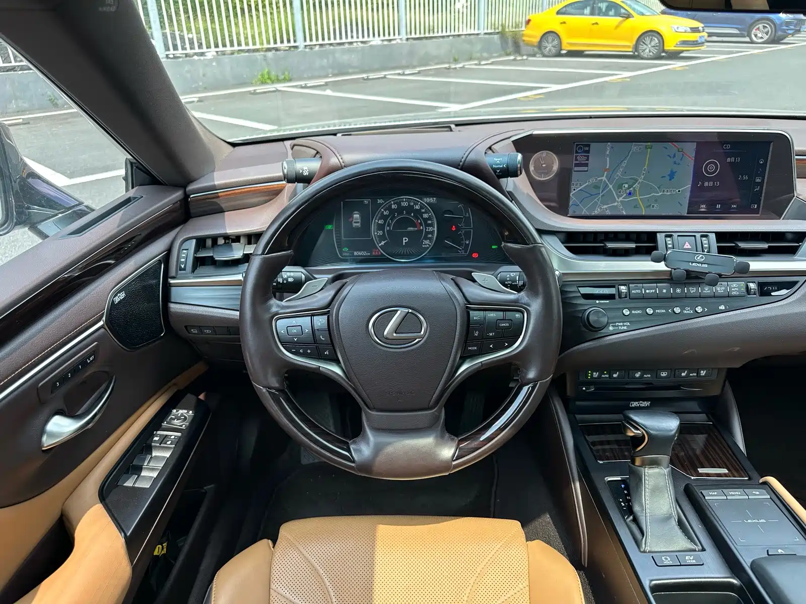Фото 19 - Lexus ES