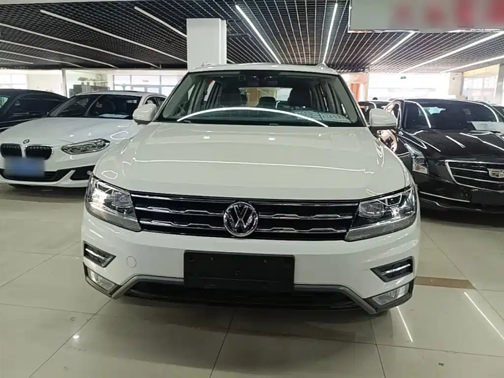 Volkswagen Tiguan L 2018 Facelift 330TSI Automatic 2WD Luxury Edition фото 3
