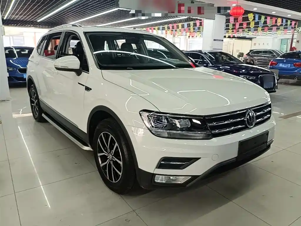Volkswagen Tiguan L 2018 Facelift 330TSI Automatic 2WD Luxury Edition фото 4