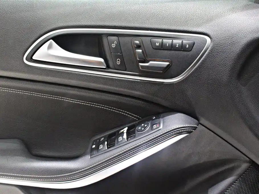 Mercedes-Benz GLA 2016 GLA 220 4MATIC Fashion фото 4
