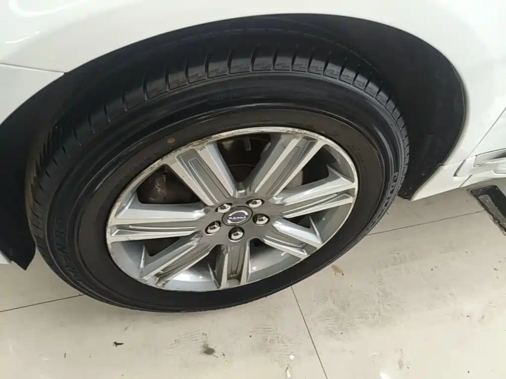 Фото 23 - Volvo XC60