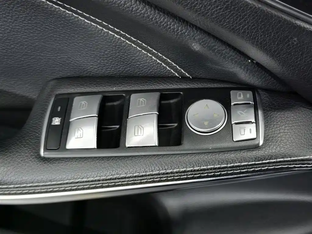 Mercedes-Benz GLA 2015 GLA 220 4MATIC Fashion Edition фото 9