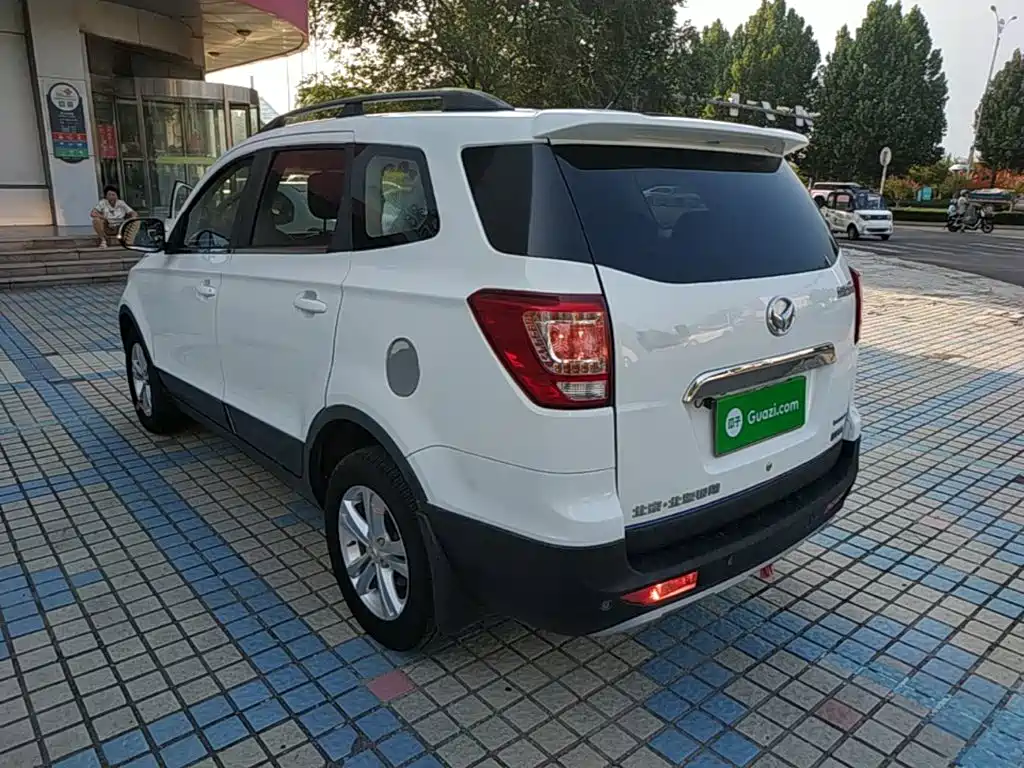 BAIC Huansu S3 2016 2016 1.5L Manual Startup Edition