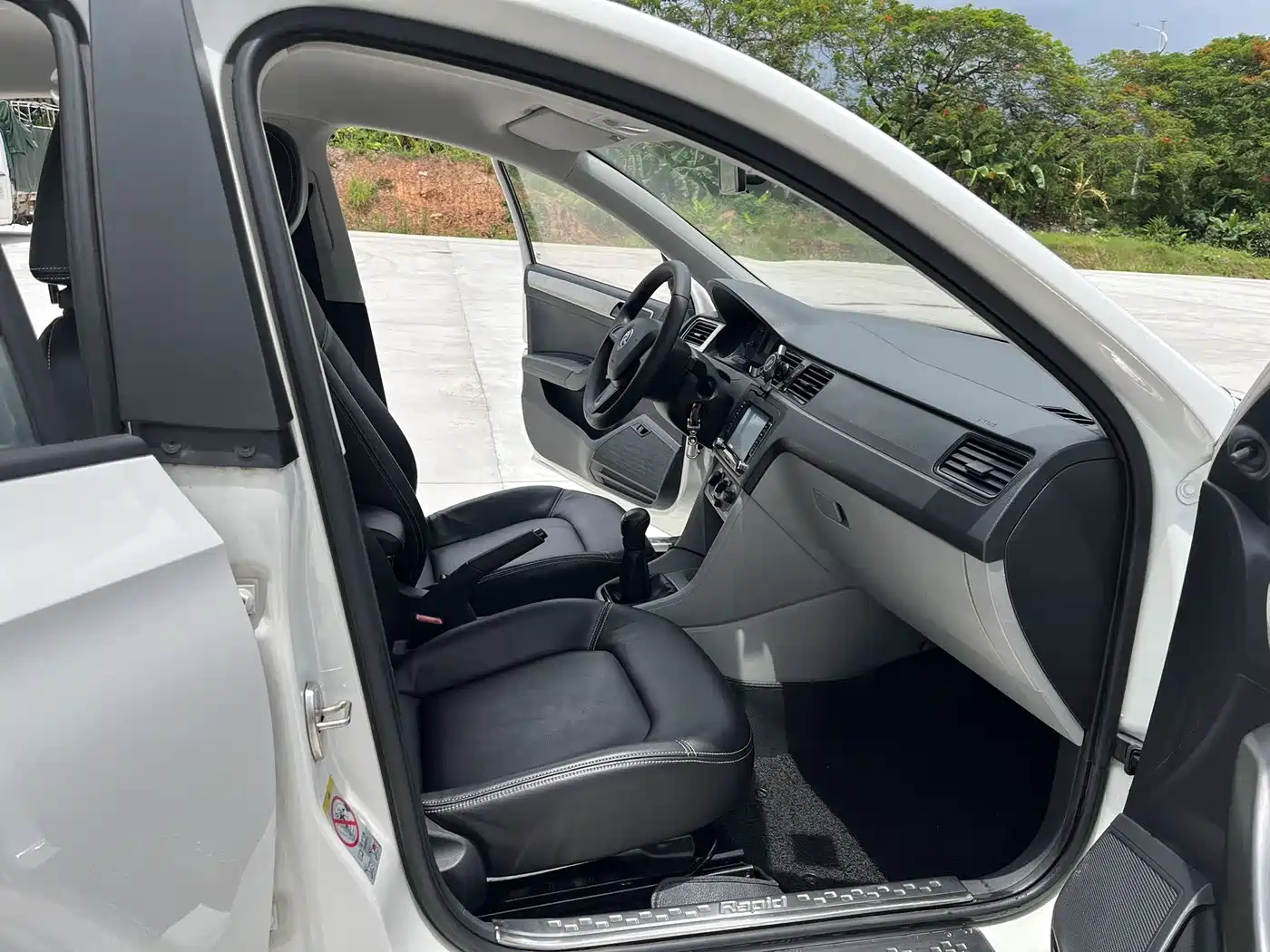 Škoda Rapid 2016 1.6L Manual Forward Edition фото 8