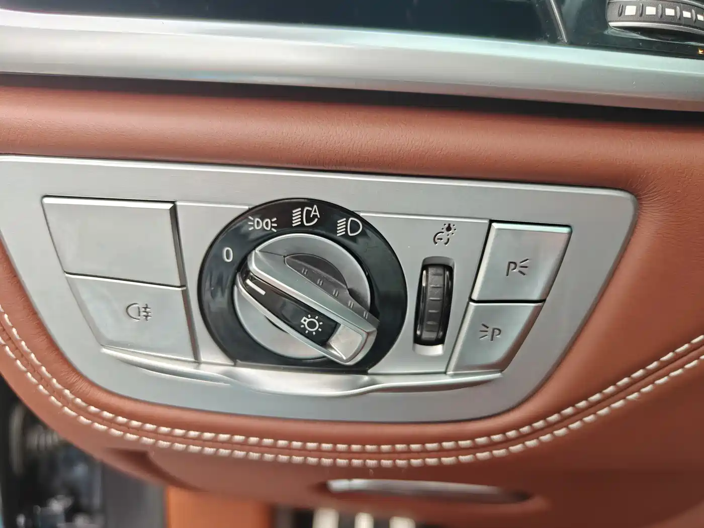 BMW 7 Series 2019 740Li xDrive Executive M Sport Package фото 16