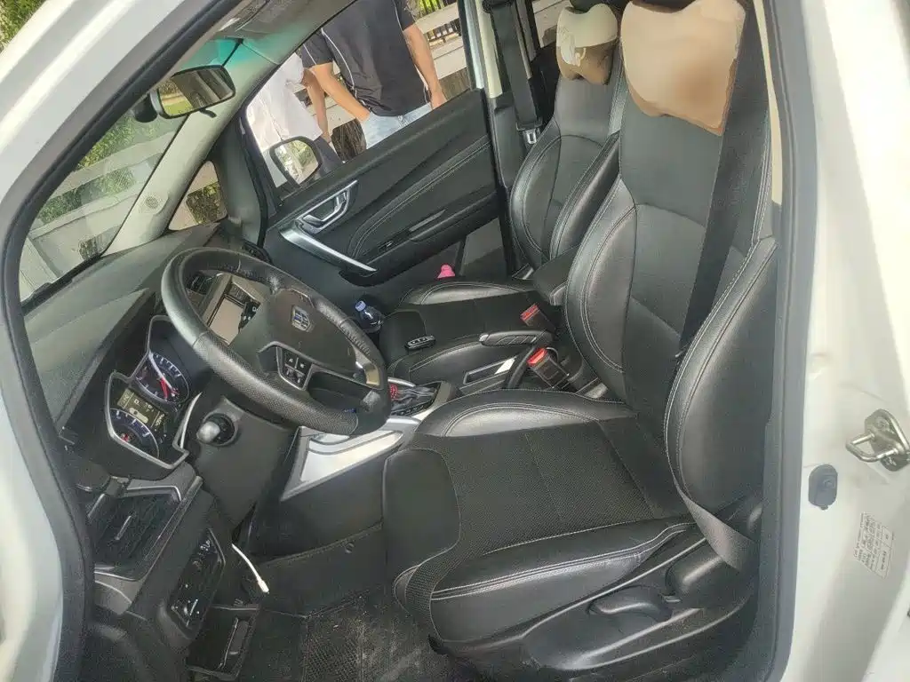 Фото 8 - Geely Vision X3