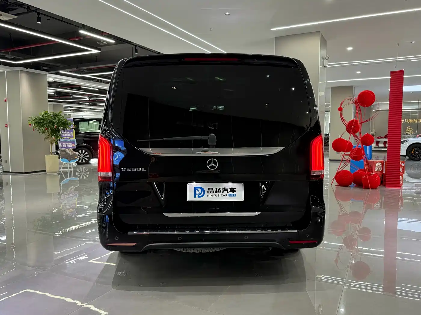 Mercedes-Benz V-Class 2022 V 260 L Long Wheelbase Luxury Edition фото 4