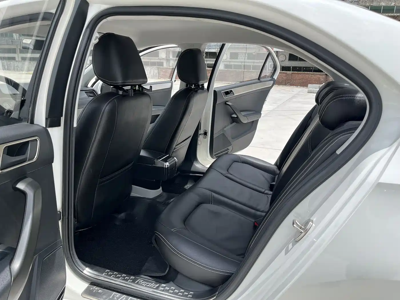 Škoda Rapid 2016 1.6L Manual Forward Edition фото 10