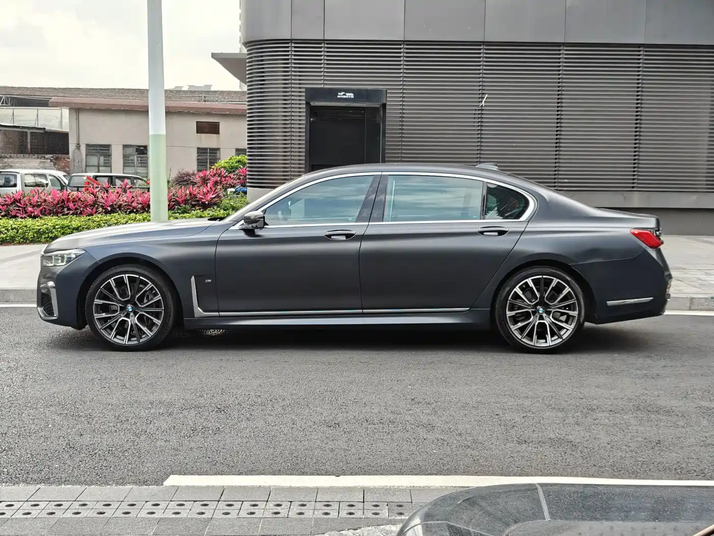 BMW 7 Series 2019 740Li xDrive Executive M Sport Package фото 21