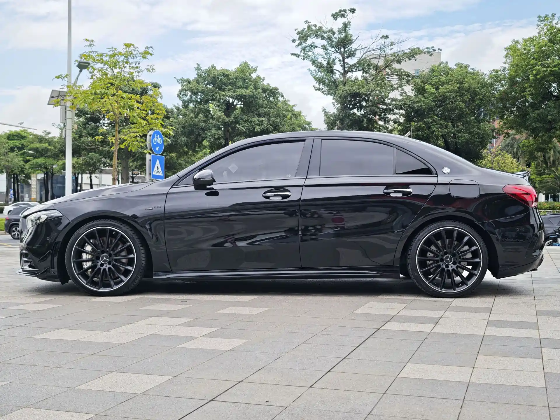 Фото 22 - Mercedes-Benz A-Class AMG